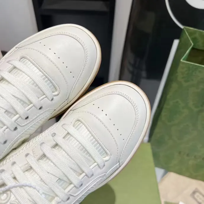 👟👟Ex-factory price 520👟👟 Women's shoes, women's clothing, men's size +10 Gucci Gucci 2023 latest hot model MAC80 sports shoes, couple style, casual, retro, old, dirty shoes, small dirty shoes, white shoes, original purchase, development, production, Gucci MAC80 new hot model series. The exquisite and compact interlocking double G logo romantically interprets the aesthetic concept of this series. Made of off-white leather, retro inspiration is cleverly integrated into the design of sports shoes, reinterpreting the brand logo. Fabric: Original custom-made imported first-layer cowhide. Lining: Original custom-made imported breathable mesh lining. Outsole: Original molded two-color T👟👟factory price U outsole. Bottom thickness: 3CM. Size: women's 35-40 / men's 39-45.